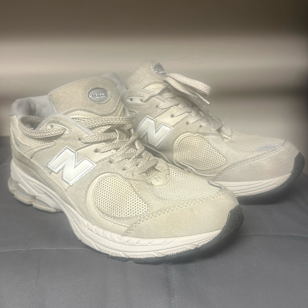 New Balance 2002r